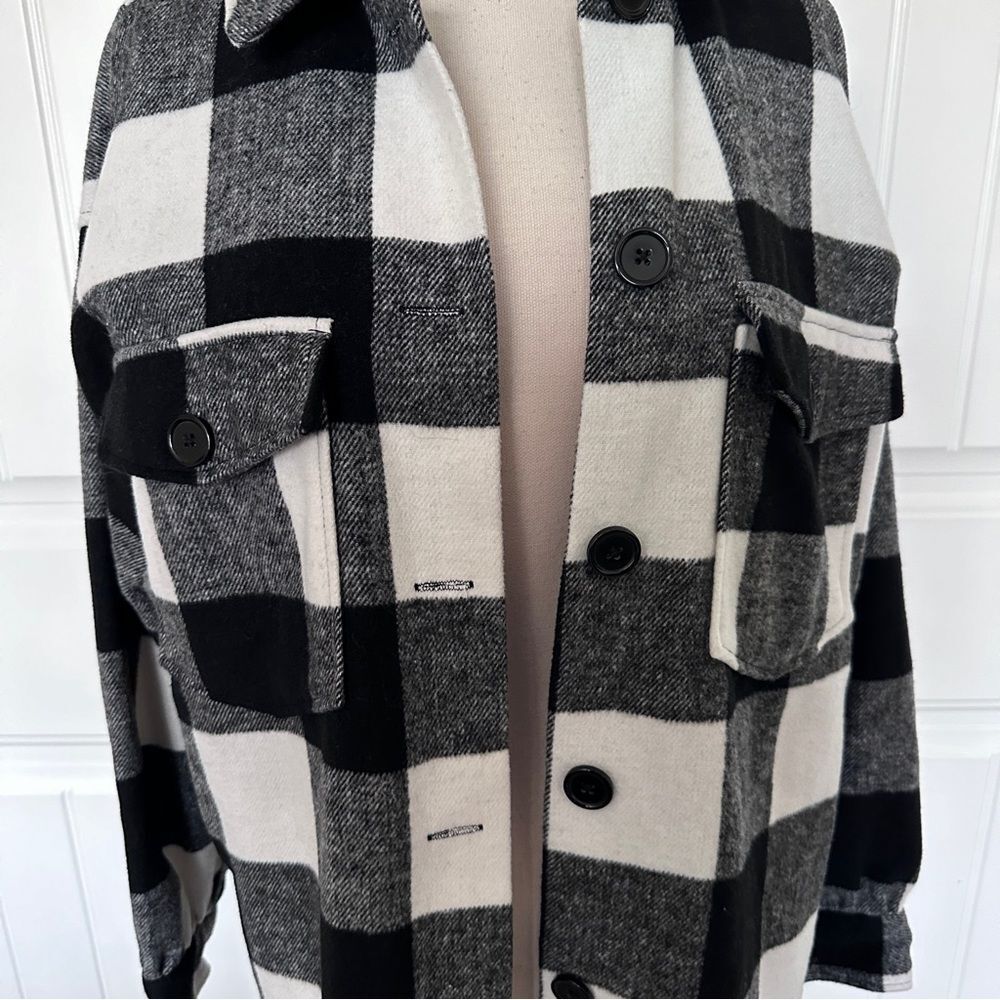Forever 21 Black and White Buffalo Check Shacket - Picture 4 of 6